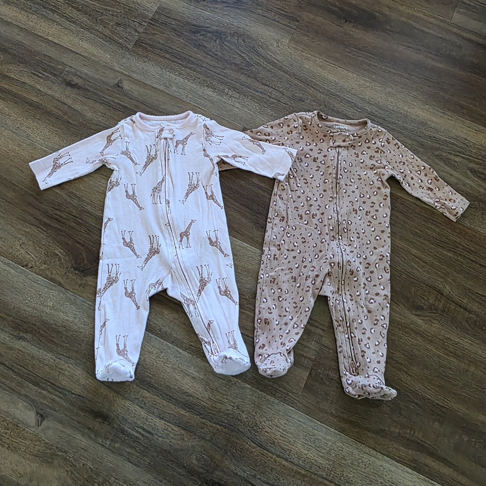 🦒Set of 2 Giraffe Print Footed Pajamas for Baby Girl SIZE: 3-6 Months🦒